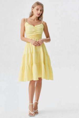 Vestido Amarelo com Alças Finas e Babados Romântico